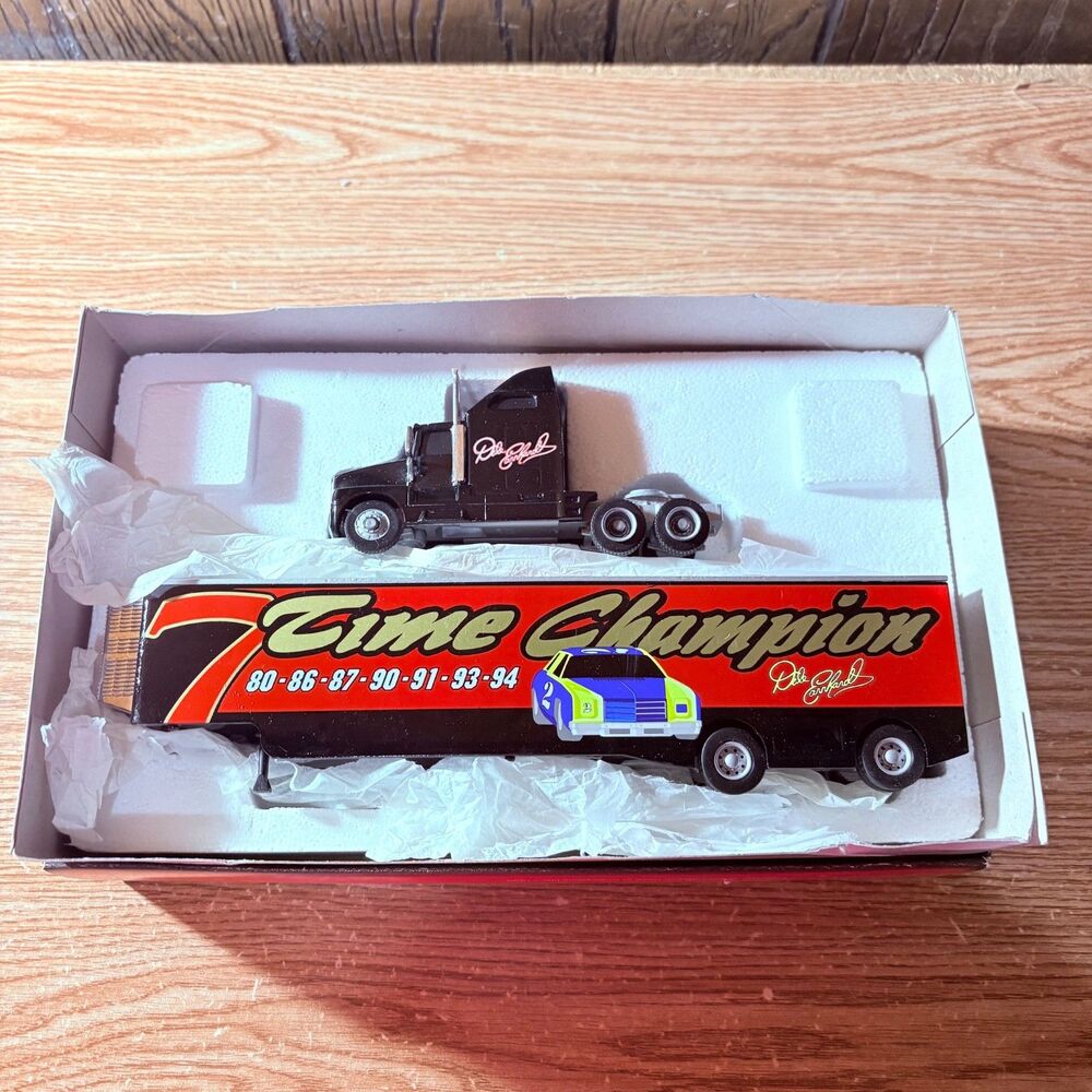 1995 Action 1/64 Richard Petty Dale Earnhardt 7&7 Diecast Racecar Semi